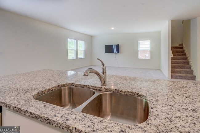 Building Photo - 7061 Rochford Dr