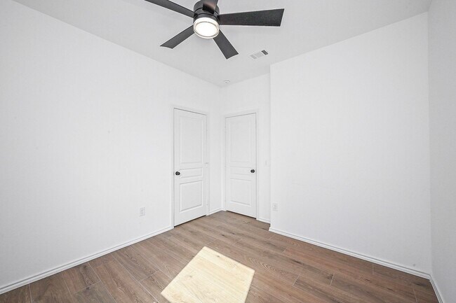 Building Photo - 5046 Royal Amber Ln