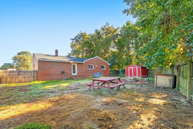 Building Photo - 4 Bed 2 Bath Home for Rent !