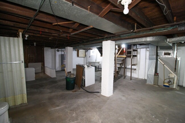 Building Photo - 316 Pine St