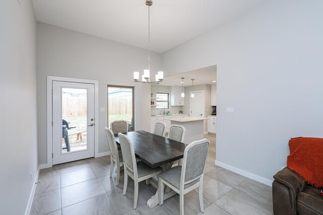 Building Photo - 1025 La Muralla St