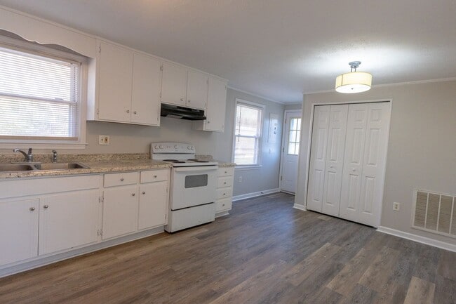 Building Photo - One Level Single Family Home in Madison He...