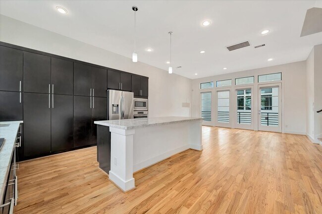 Building Photo - 2104 Colorado St
