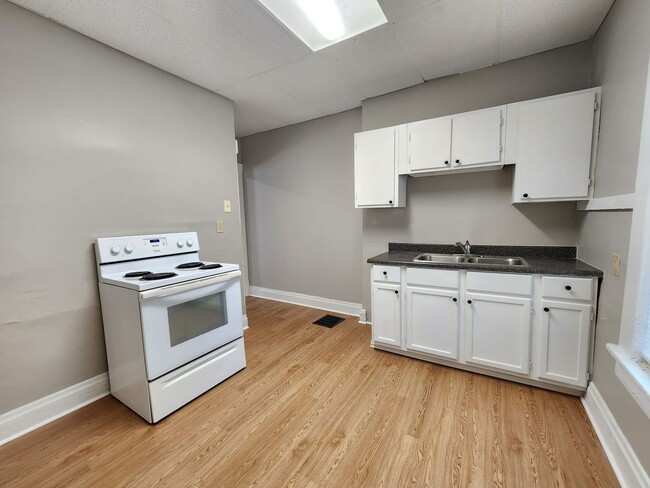 Building Photo - 363 Midland Ave