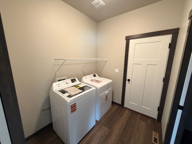 Building Photo - Beautiful & Brand New 4 bd/2.5 ba Home