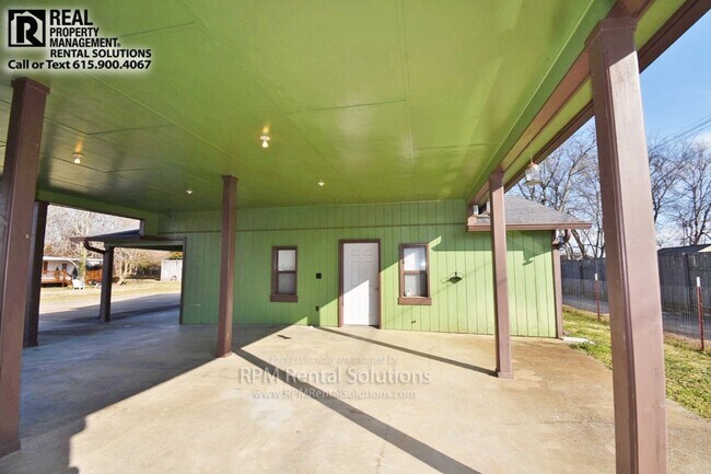 Building Photo - 3BR/2BA one level, carport+detached garage/workshop, washer/dryer included, on 1.6 acres in M'boro!
