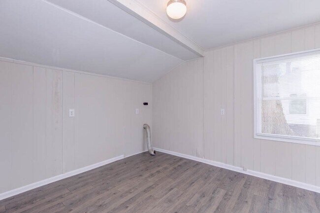 Building Photo - 106 Pine Grove Ave