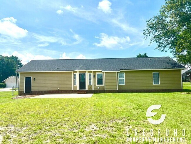 Building Photo - RECENTLY RENOVATED 3 BEDROOM just minutes ...