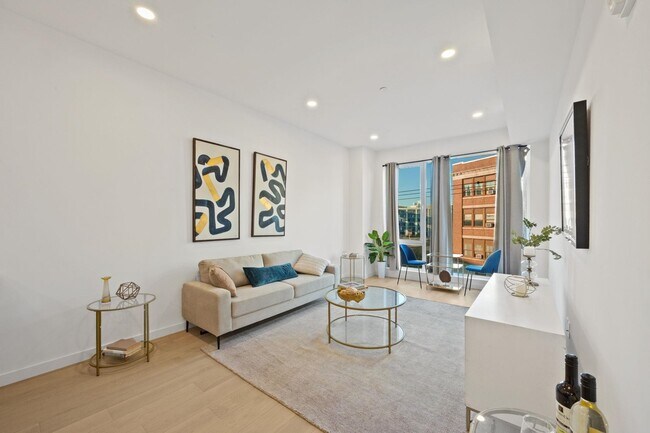 Building Photo - 425 3rd St