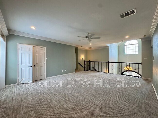 Building Photo - 2417 Creekside Cir S