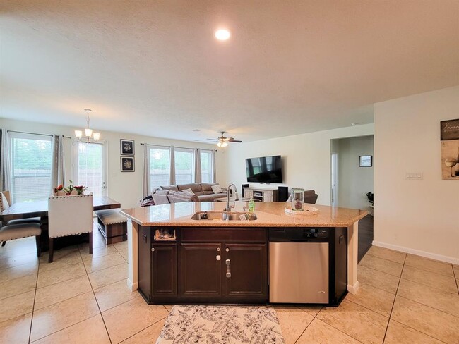 Building Photo - 5046 Longlane Dr