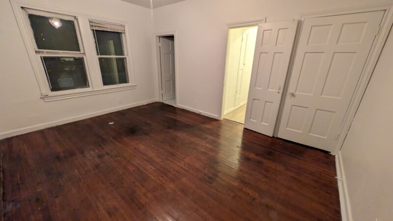 Building Photo - 404 Club Dr