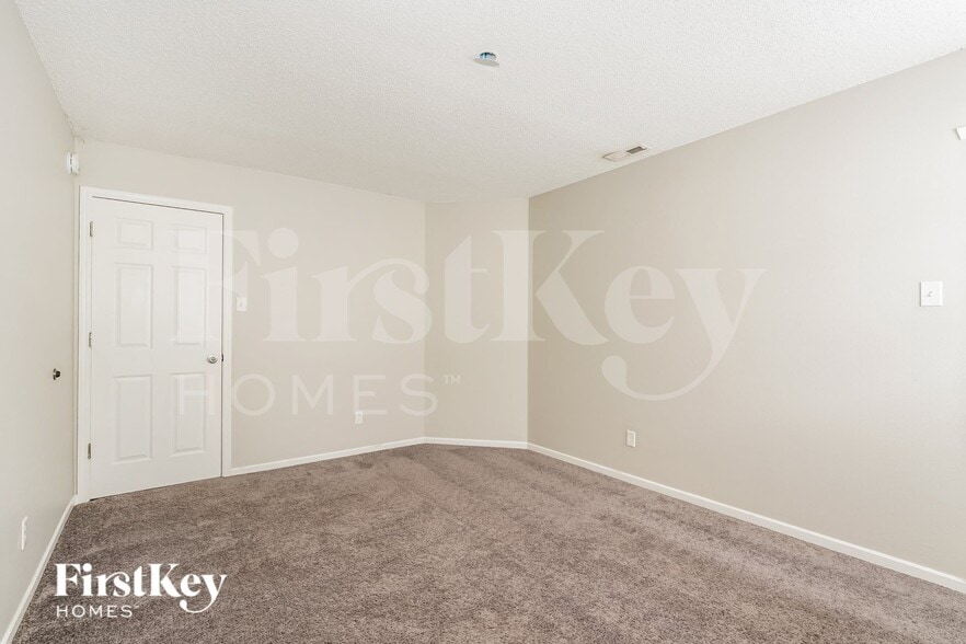 Building Photo - 2732 Redland Ln