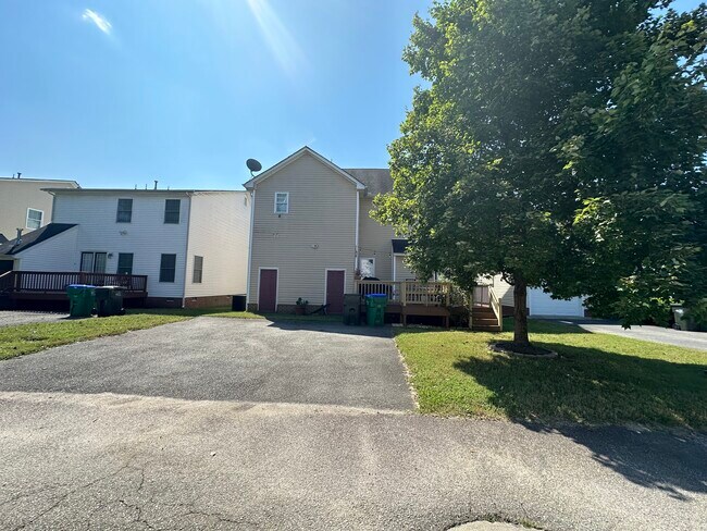 Building Photo - 1616 Kemper St
