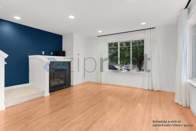 Building Photo - 10544 Midvale Ave N