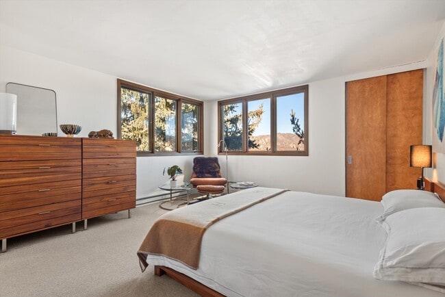 Building Photo - 382 Meadow Ranch Rd