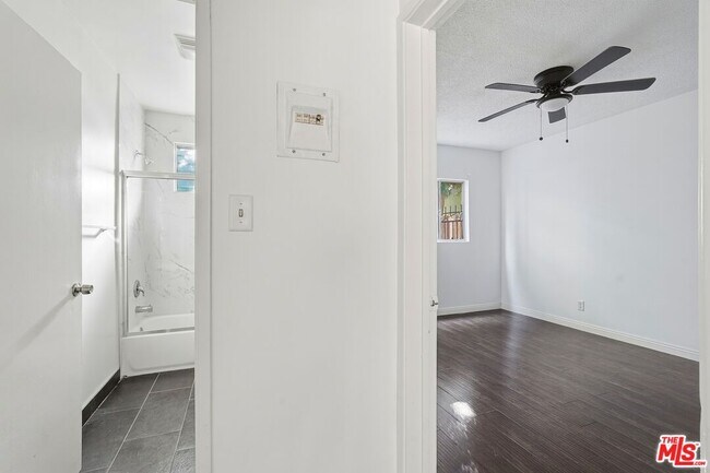 Building Photo - 1475 S Wooster St