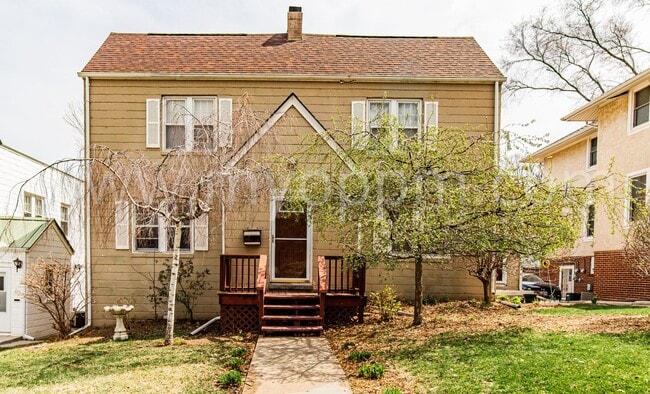 Primary Photo - Unique 2 Bedroom / 1 Bathroom Duplex | Bla...