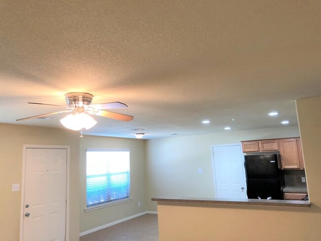 Building Photo - 21435 W Wallis Dr