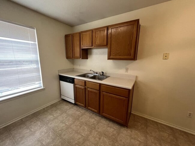 Building Photo - 5708 Greengate Dr