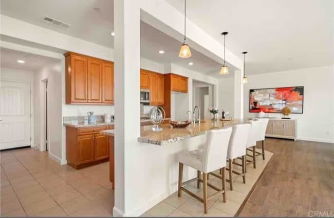 Building Photo - 14925 Shoreham St