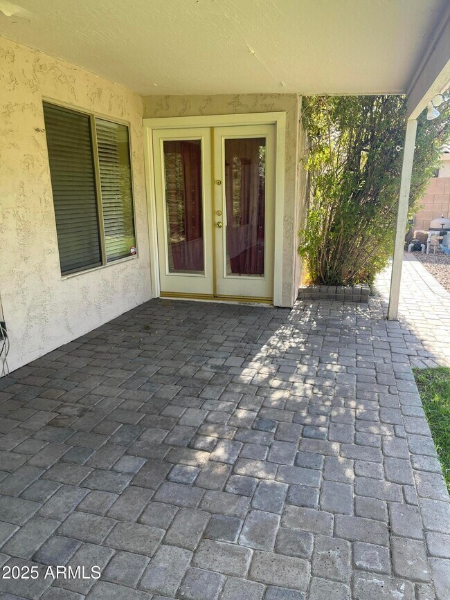 Building Photo - 1381 W Pelican Ct