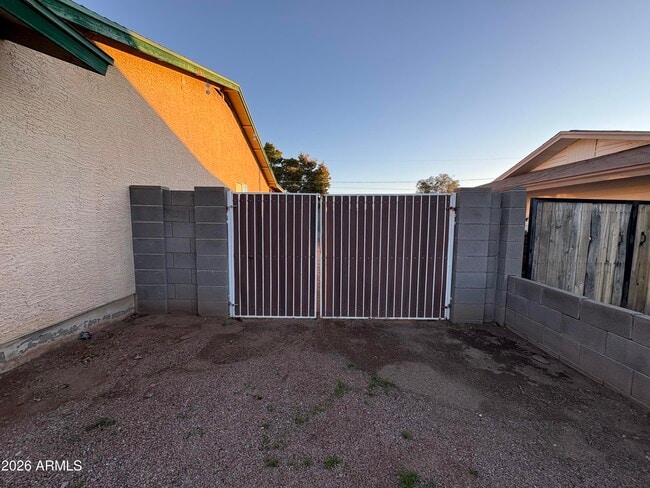 Building Photo - 551 W 21st Ave