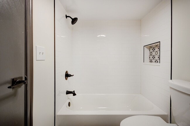 Building Photo - 3007 W Fletcher St