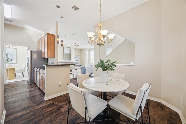 Building Photo - 1407 Dart St