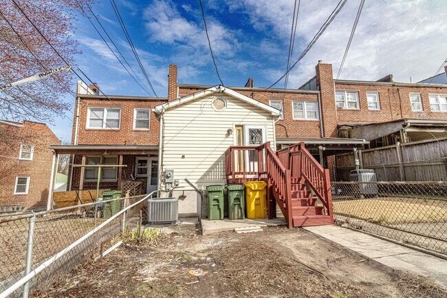 Building Photo - 732 Old Riverside Rd