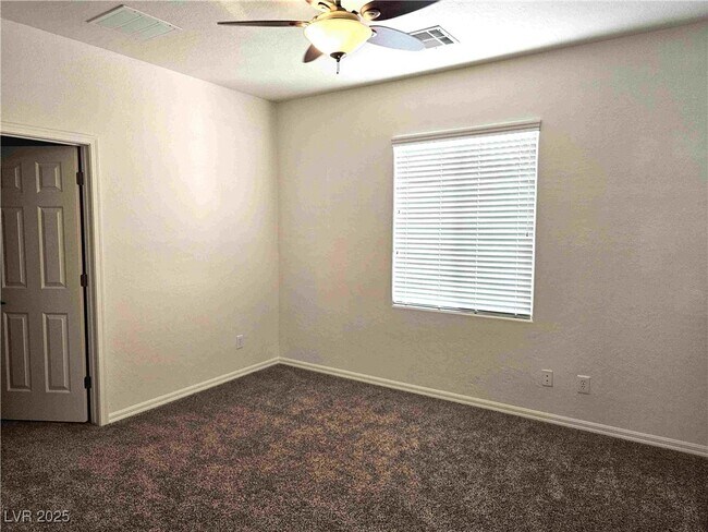 Building Photo - 2553 Chateau Clermont St