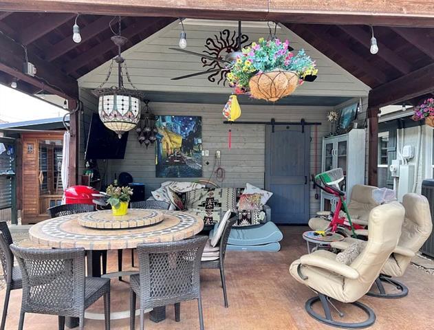 Building Photo - 208 N Walnut St