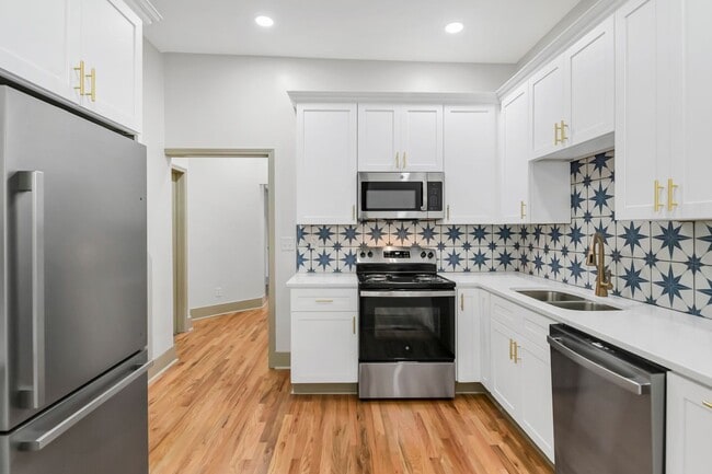 Building Photo - Pre-Leasing for the 26-27 School Year! - M...