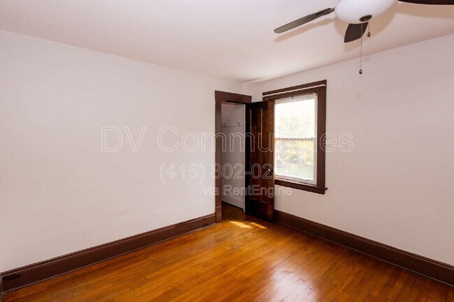 Building Photo - 1584 Maple Rd