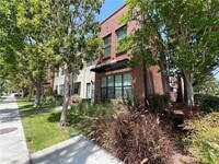 Building Photo - 501 W Maple Ave