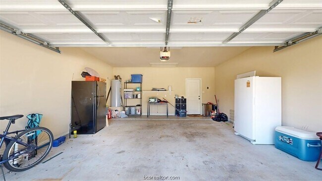 Building Photo - 413 Hayes Ln