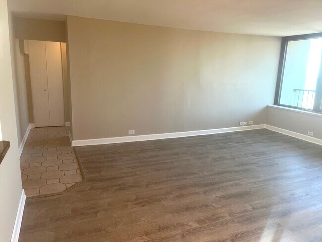 Building Photo - 1560 N Sandburg Terrace