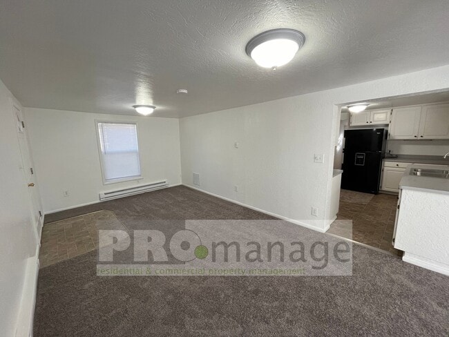 Building Photo - 3b/1ba main level home