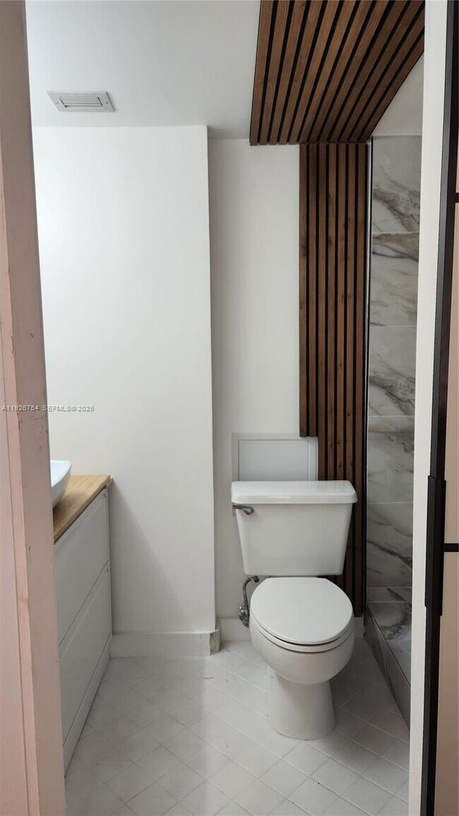 Building Photo - 18051 Biscayne Blvd