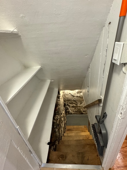 Building Photo - 315 Maplewood Ave