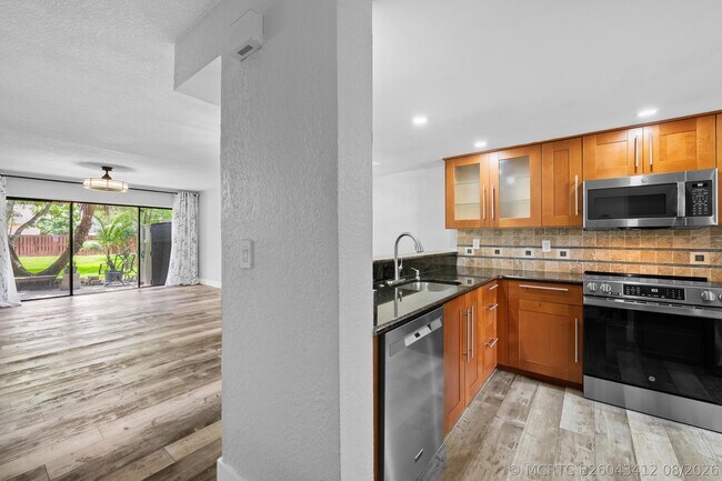 Building Photo - 4221 SW 71st Ter