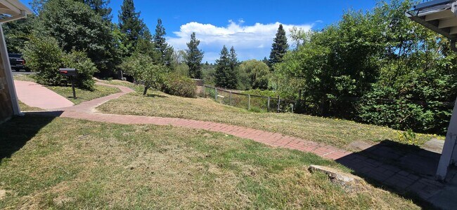 Building Photo - 105 Watertrough Rd