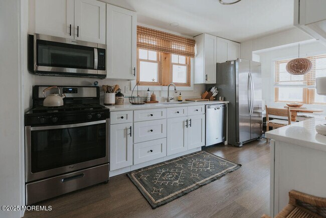 Building Photo - 35 12th Ave