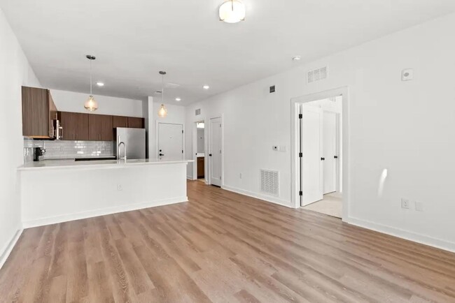Building Photo - Newer 1 bedroom condo in The Ontario in Na...