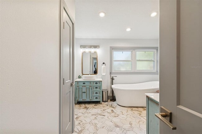 Building Photo - 292 Sunlit Cove Dr NE