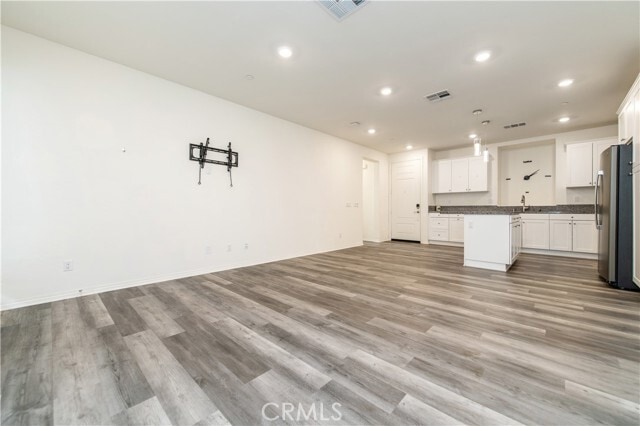 Building Photo - 5901 Oatfield Ave