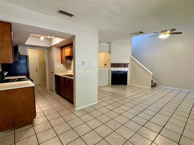 Building Photo - 512 Eberhart Ln