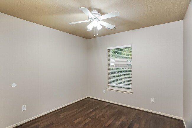 Building Photo - 11303 Northam Dr