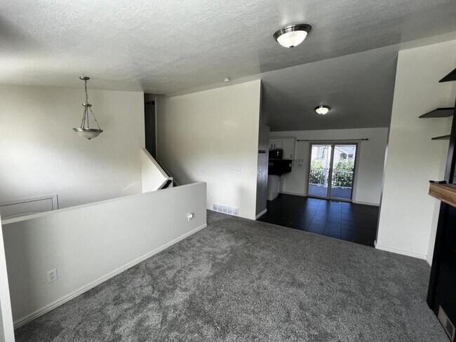 Building Photo - 218 W 900 S St
