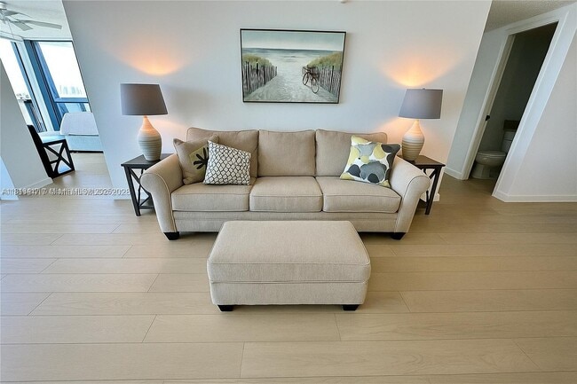 Building Photo - 2655 Collins Ave